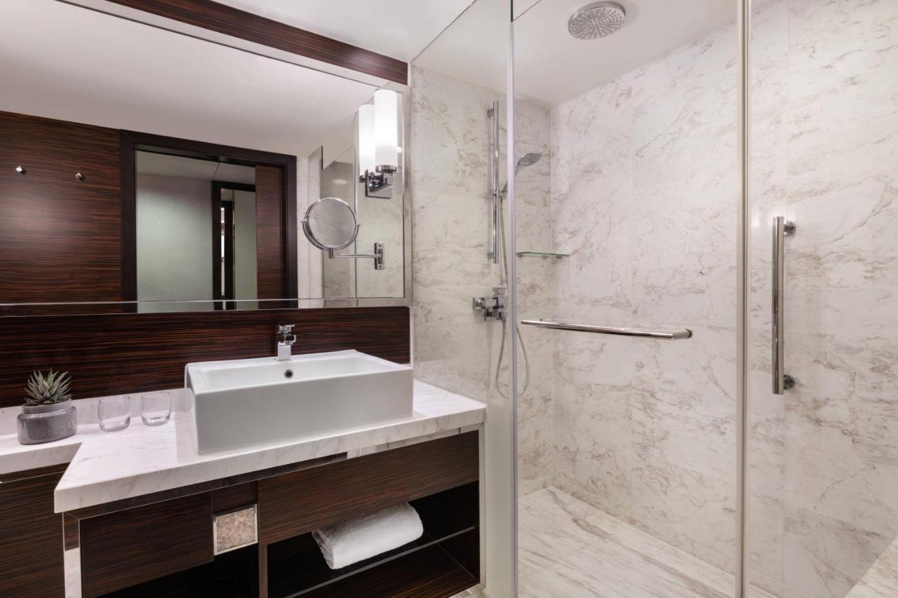 Hong Kong SkyCity Marriott Hotel Eksteriør bilde Bathroom