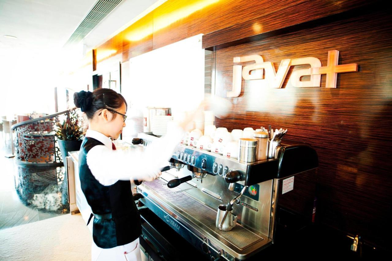 Hong Kong SkyCity Marriott Hotel Eksteriør bilde A barista at work