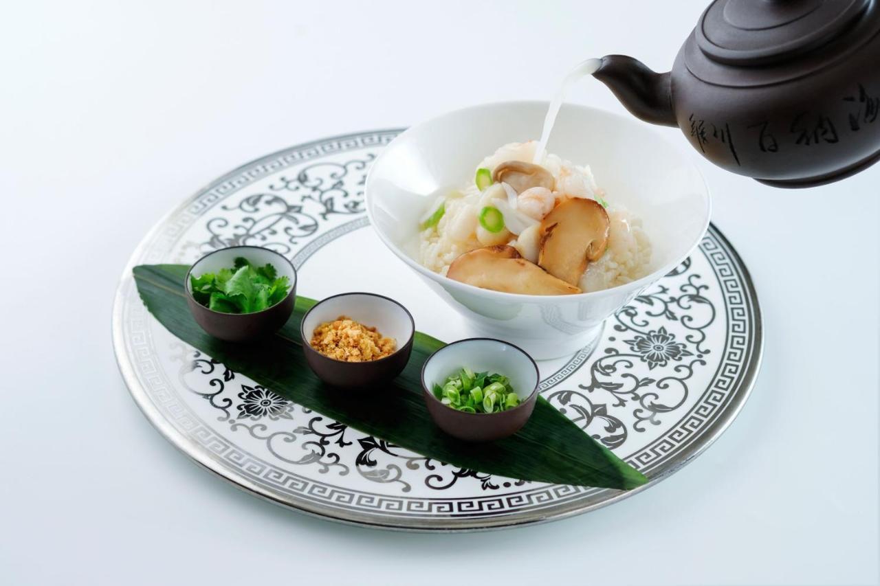 Hong Kong SkyCity Marriott Hotel Eksteriør bilde A plate of dim sum