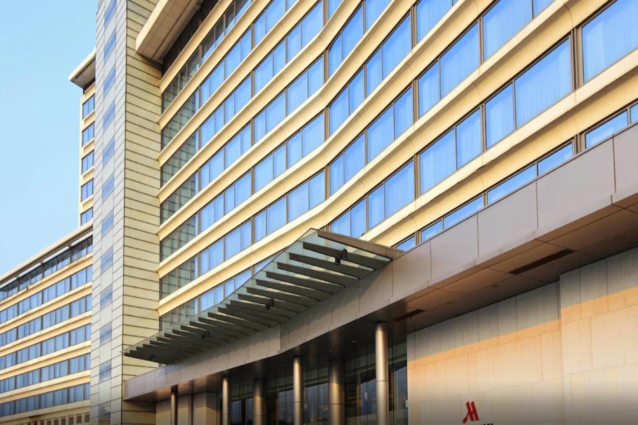 Hong Kong SkyCity Marriott Hotel Eksteriør bilde The Marriott International headquarters in Bethesda, Maryland
