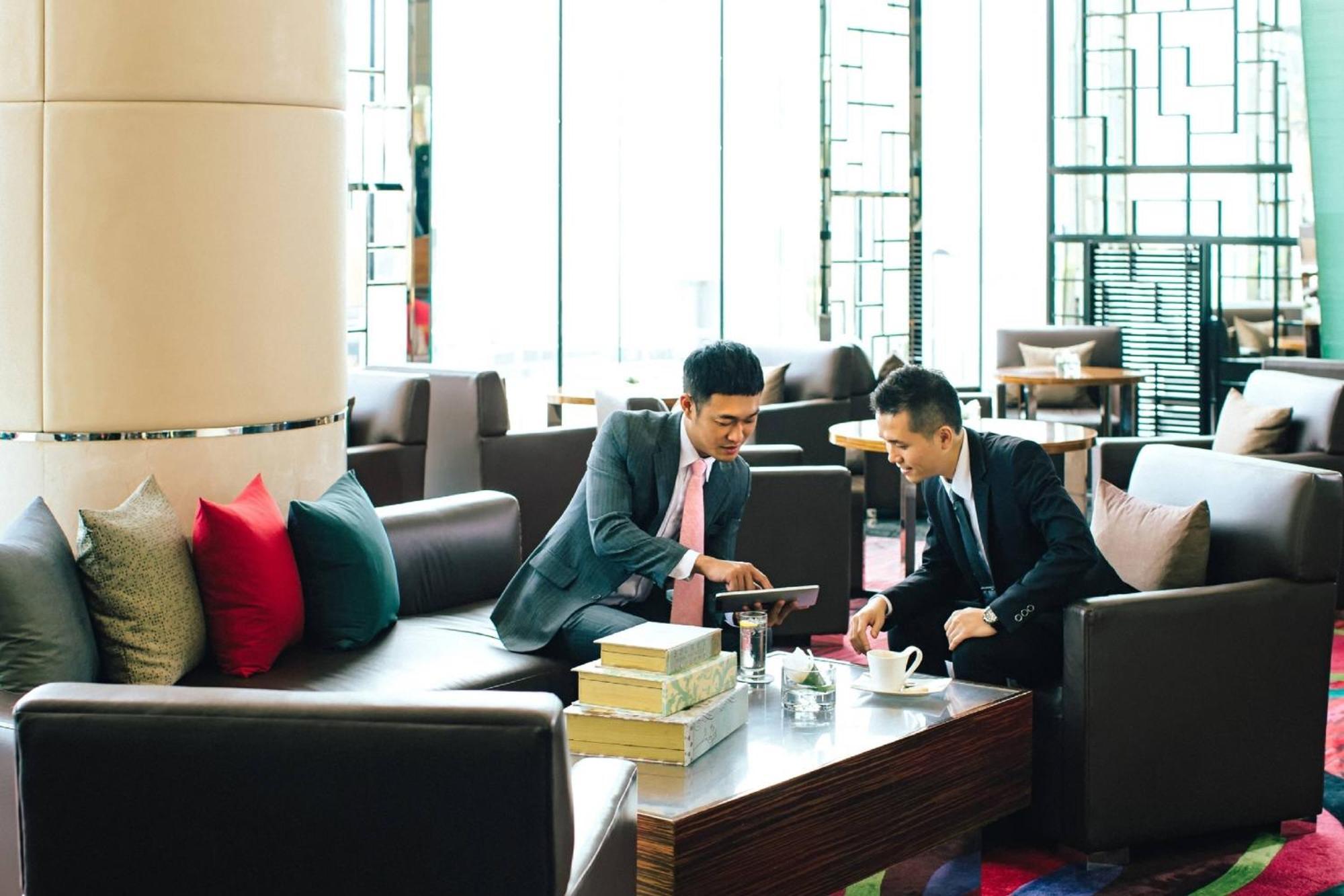 Hong Kong SkyCity Marriott Hotel Eksteriør bilde The Lounge at KLIA