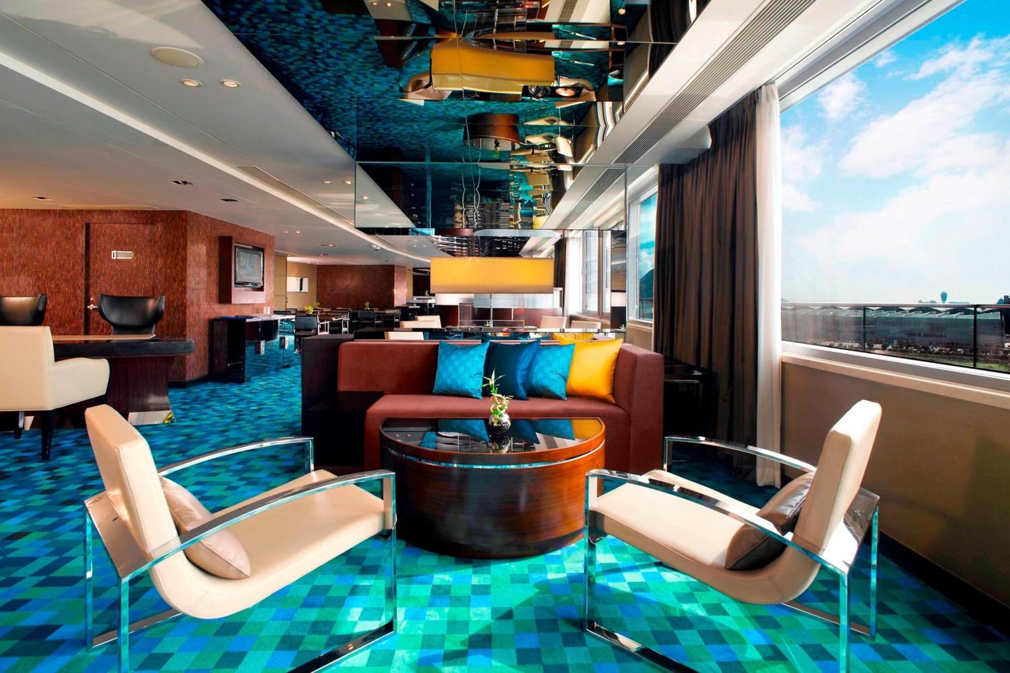 Hong Kong SkyCity Marriott Hotel Eksteriør bilde The Club lounge at KLIA