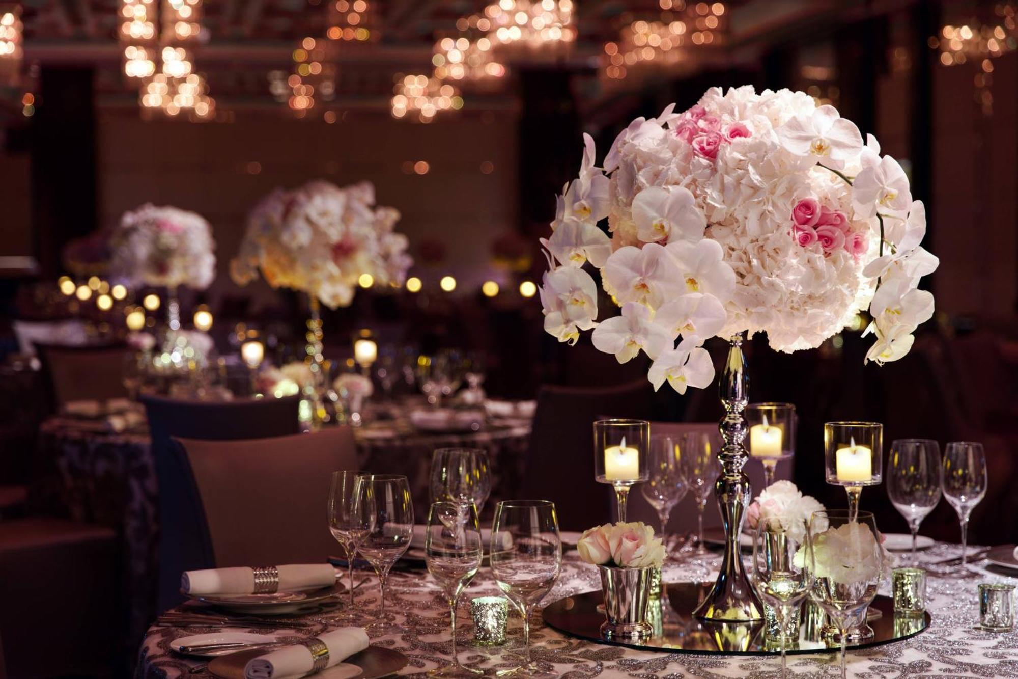 Hong Kong SkyCity Marriott Hotel Eksteriør bilde The ballroom at The Ritz-Carlton, Dubai