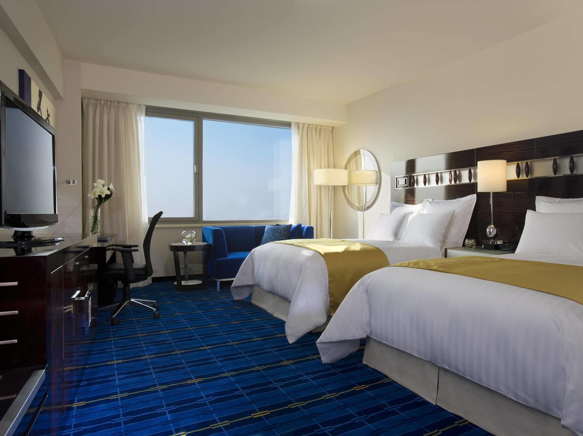 Hong Kong SkyCity Marriott Hotel Rom bilde A guest room at the Westin Palace Madrid